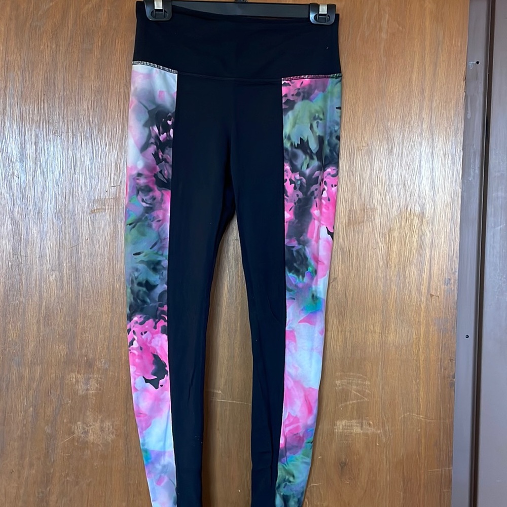 Athleta size S leggings with pattern side stripe